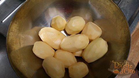 salsicce patate e funghi al forno