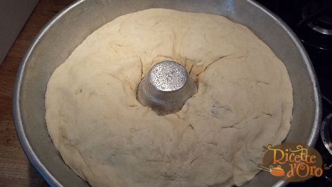 tortano-napoletano-con-lievito-di-birra-lievitato