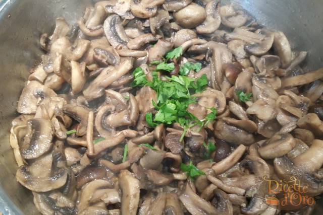 salsicce-patate-funghi-forno-4