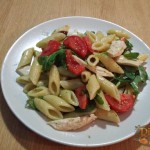 Insalata di Pasta con Pesto Pollo e Pomodorini