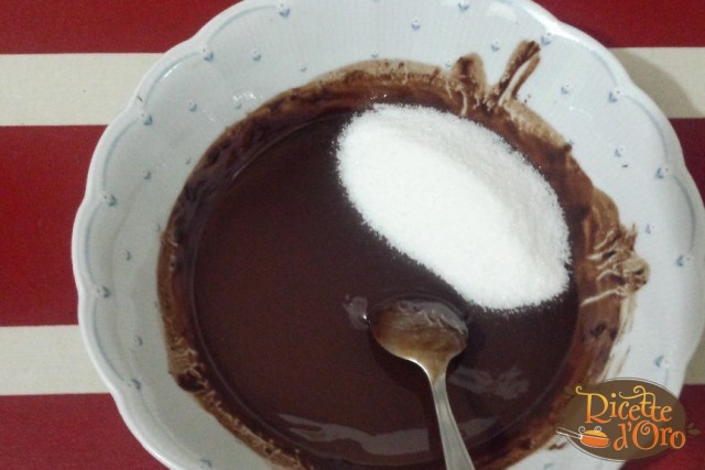 tortino-al-cioccolato-dal-cuore-morbido-composto-liquido