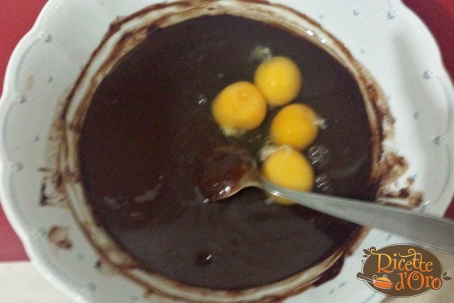 tortino-al-cioccolato-dal-cuore-morbido-uova