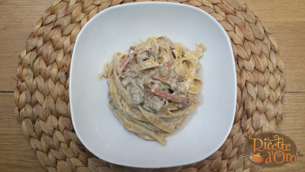 tagliatelle-panna-funghi-speck