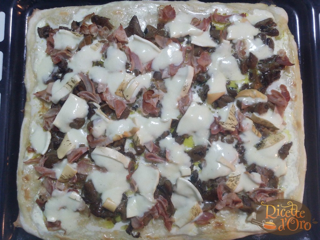 Pizza-bianca-Prosciutto-Cotto-Funghi-Provola05