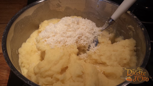 preparazione-pure-parmigiano-reggiano