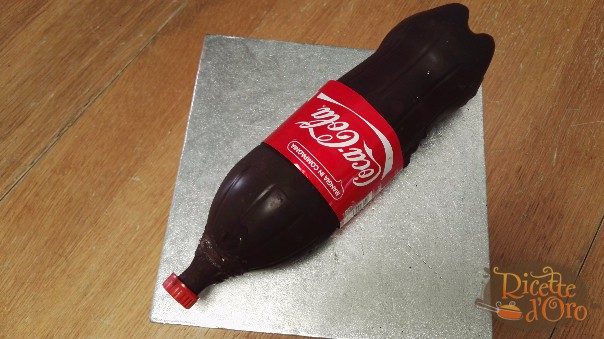 torta bottiglia di coca cola