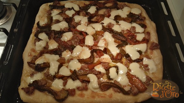 pizza salsiccia e peperoni